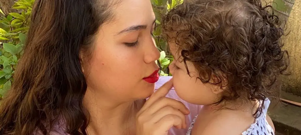 Jully Martins, 21 anos, e a filha Elloá Martins, 10 meses: “Aprendi que ser mãe é receber o maior e melhor presente da vida: um filho”