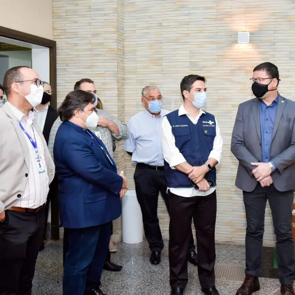 Secretário Ismael Alexandrino recebe visita de comitiva de Rondônia ao Hugol