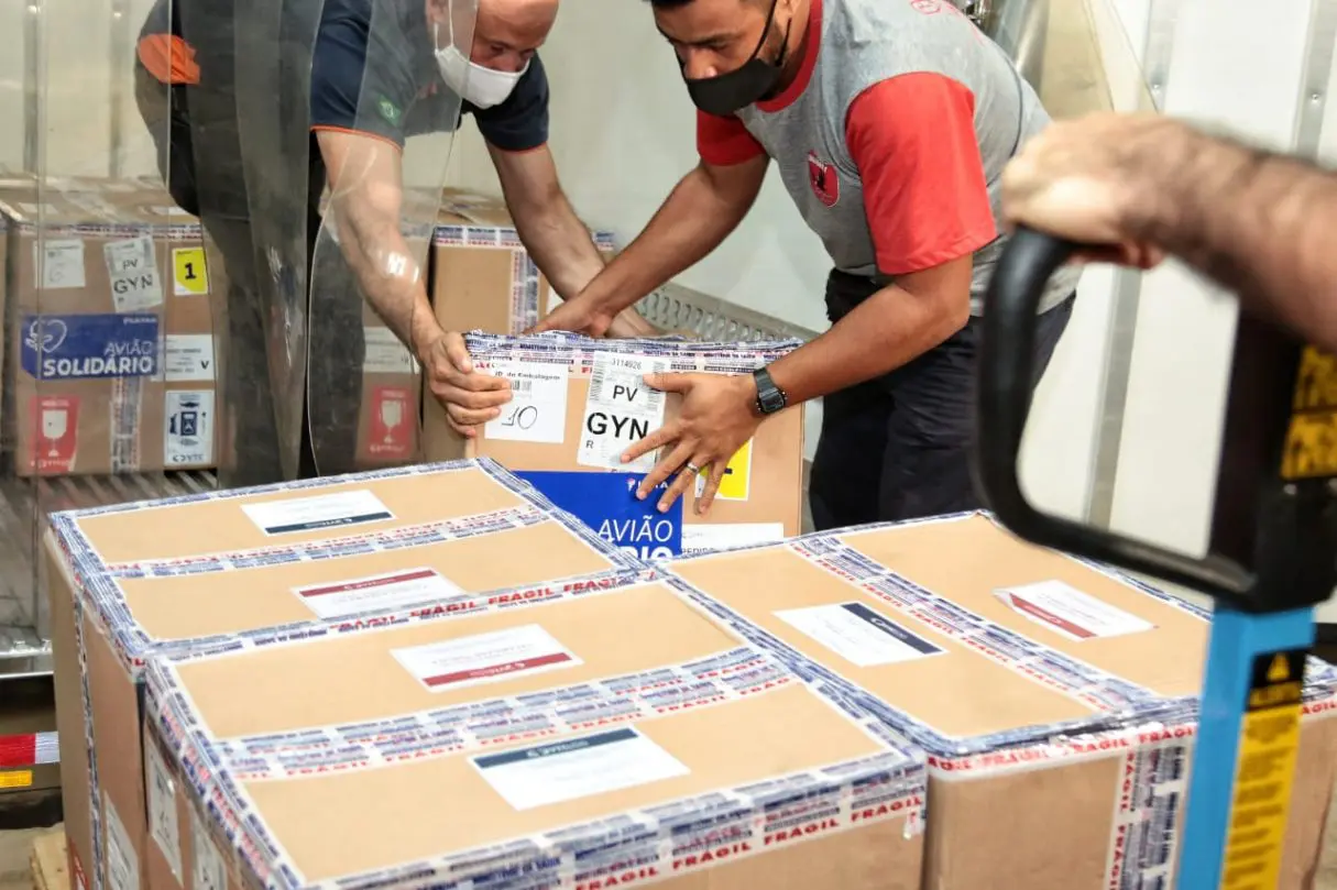 Chegada de lote de vacina Pfizer na Central de Goiânia