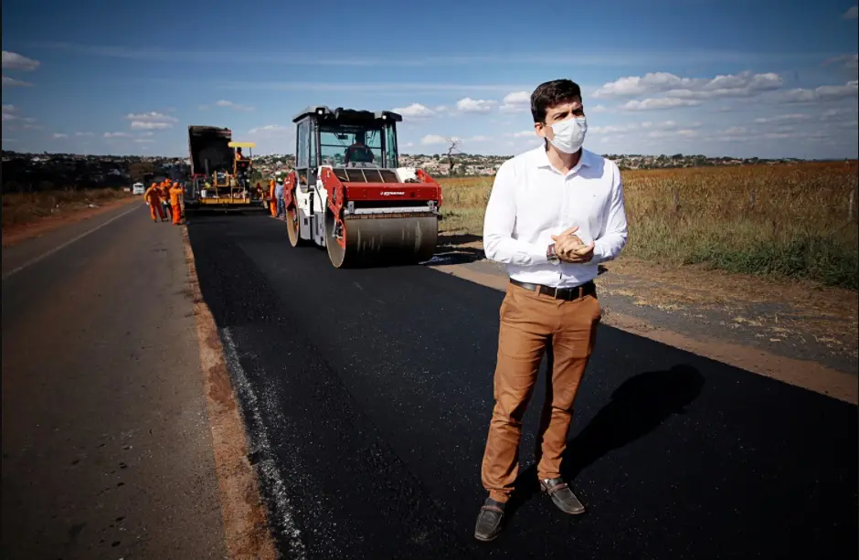 Presidente da Goinfra, Pedro Sales, vistoria obras nas GOS 020 e 537