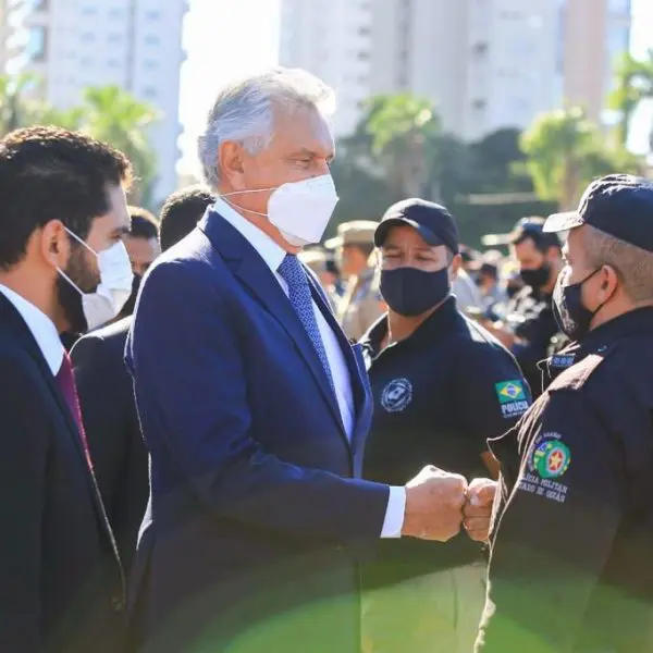 Caiado em cerimônia que homenageou policiais