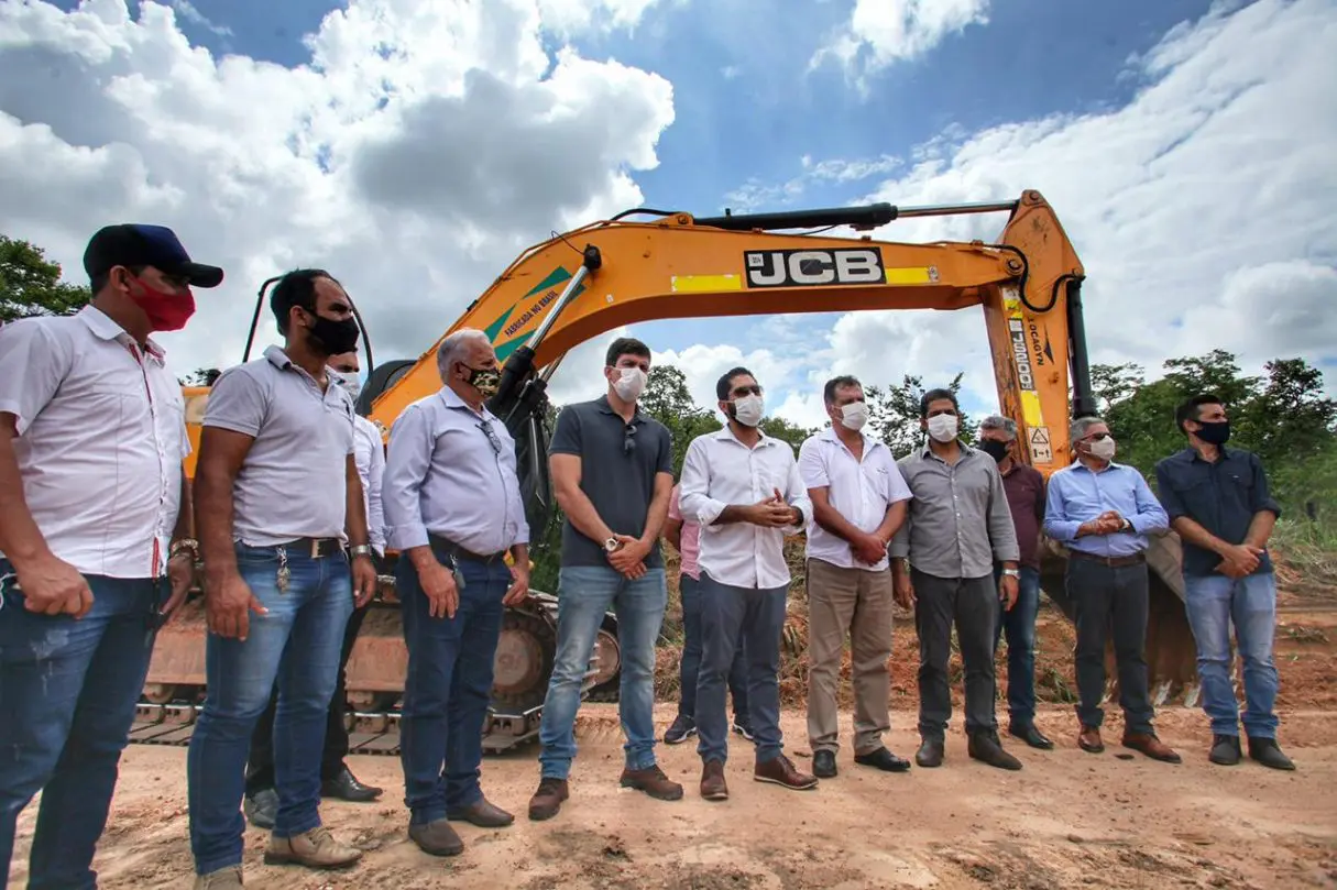 obra de rodovia sendo iniciada