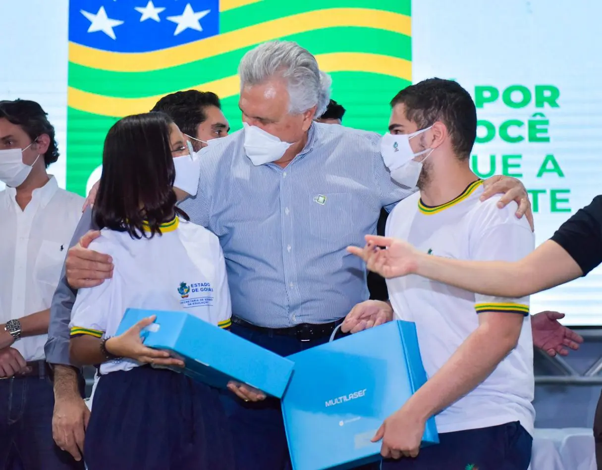 Dia do Estudante- entrega de computadores