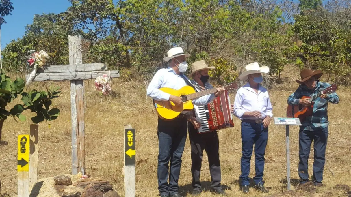 Caminho de Cora- Prefeito da cidade de Goiás - Aderson Gouveira e músicos da Orquestra de Violeiros