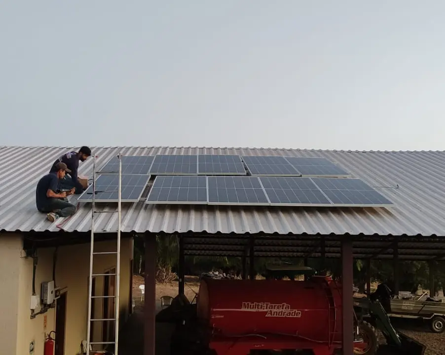 instalação de placas de sistema de energia solar