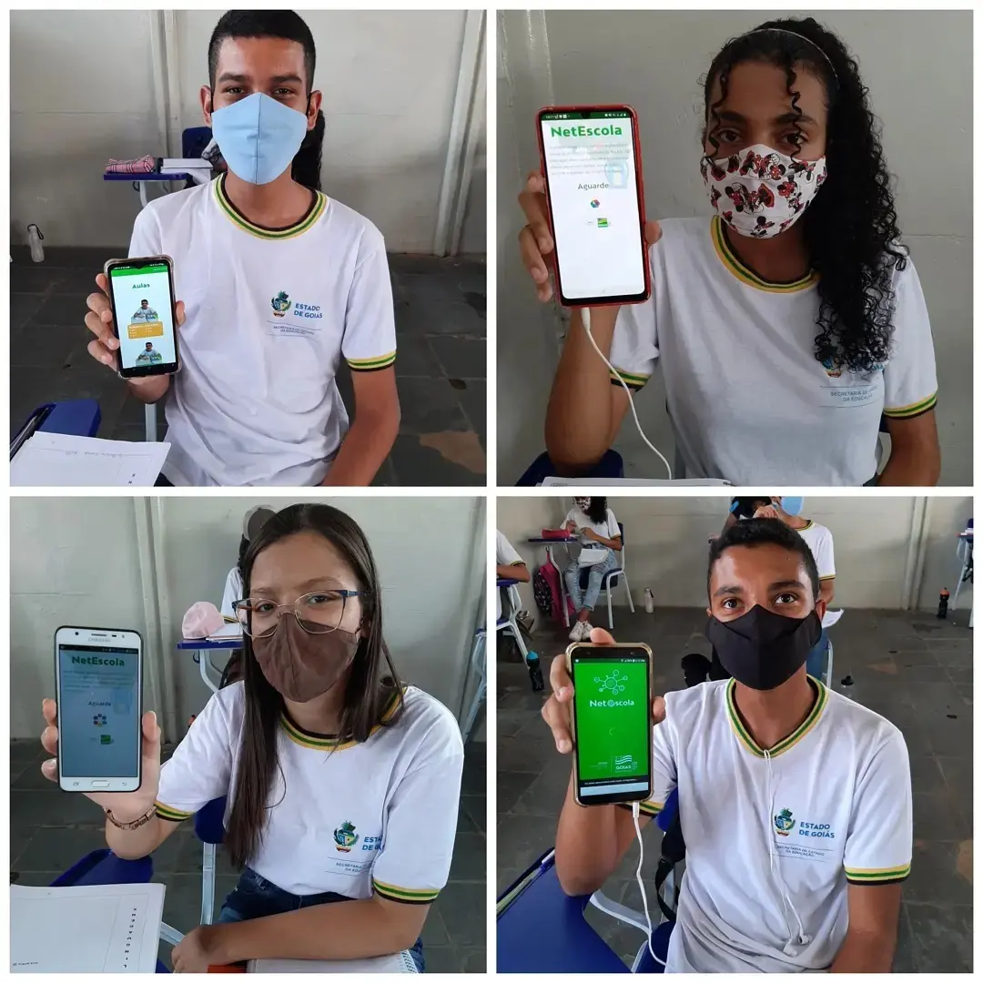 alunos com celulares na mão