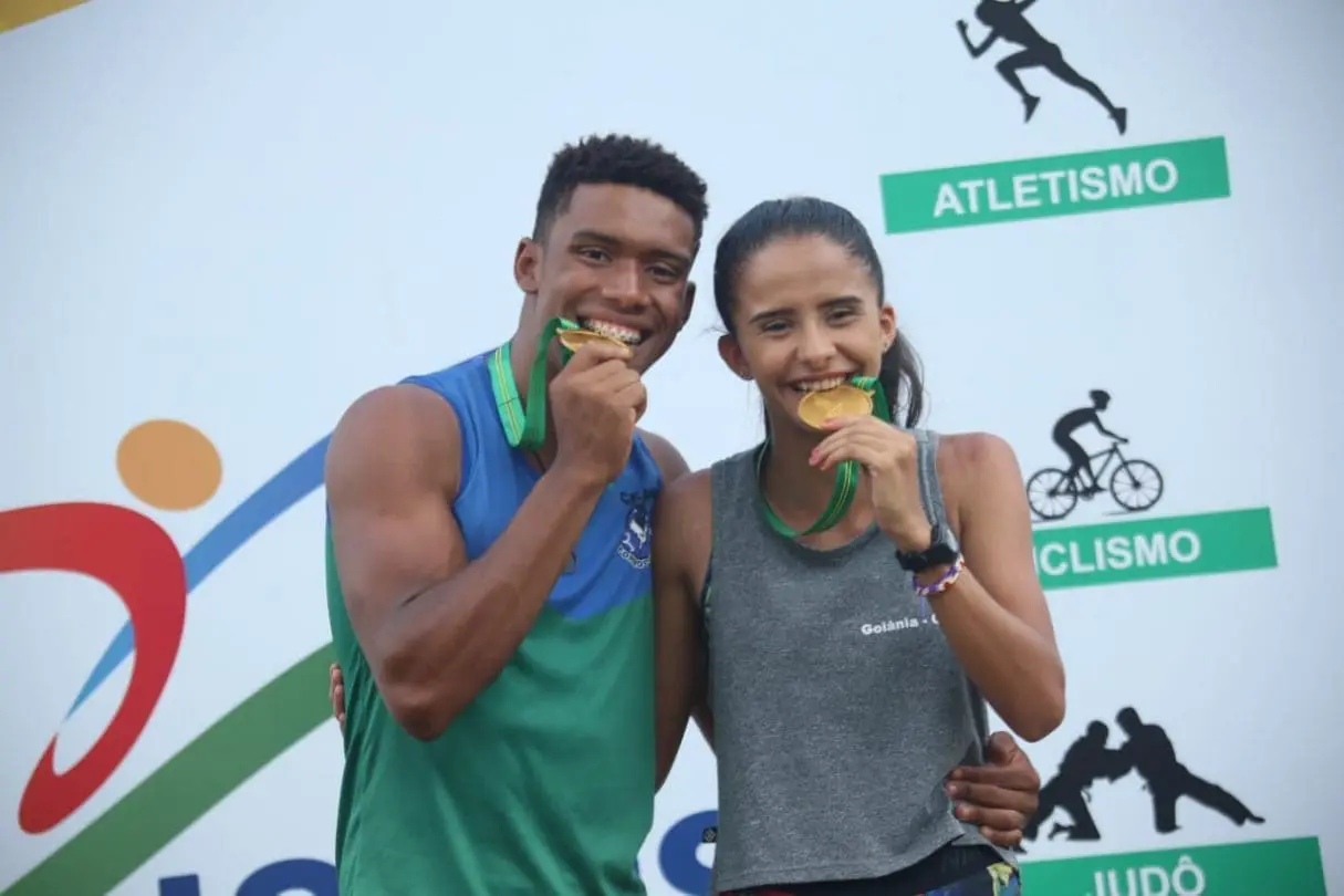 atletas com medalhas nos Jogos Estudantis de Goiás
