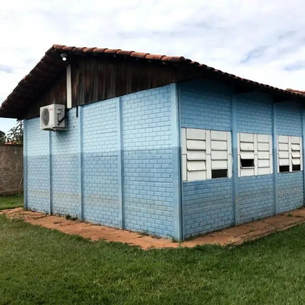 fachada da escola em chapadão do céu