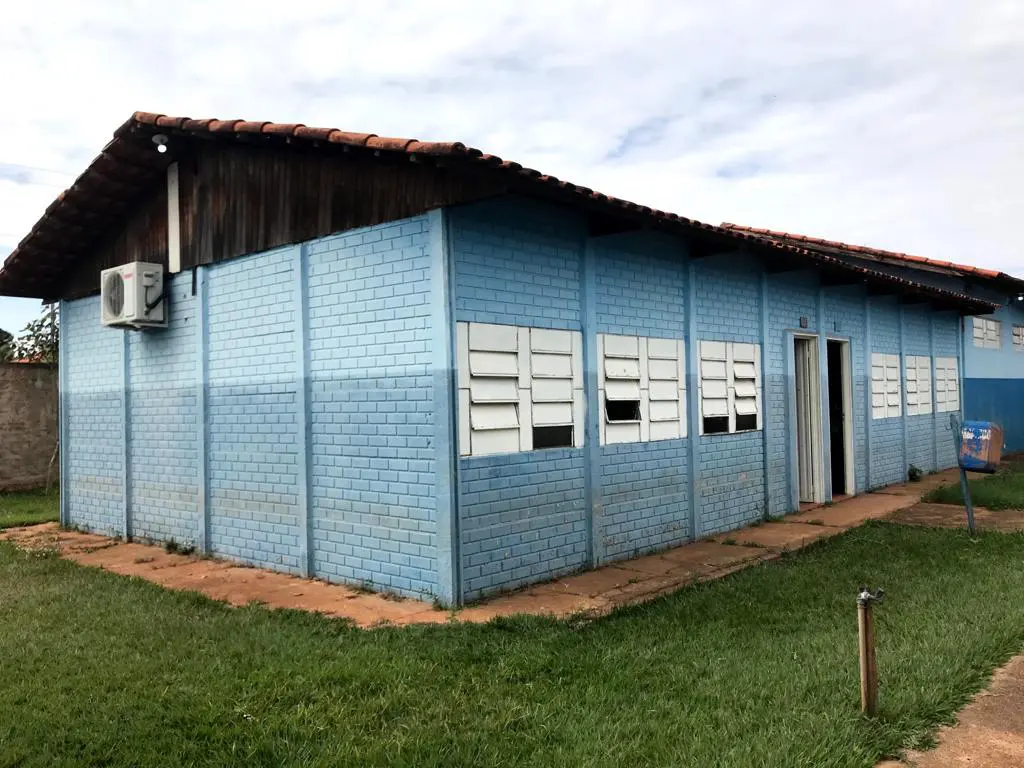 fachada da escola em chapadão do céu