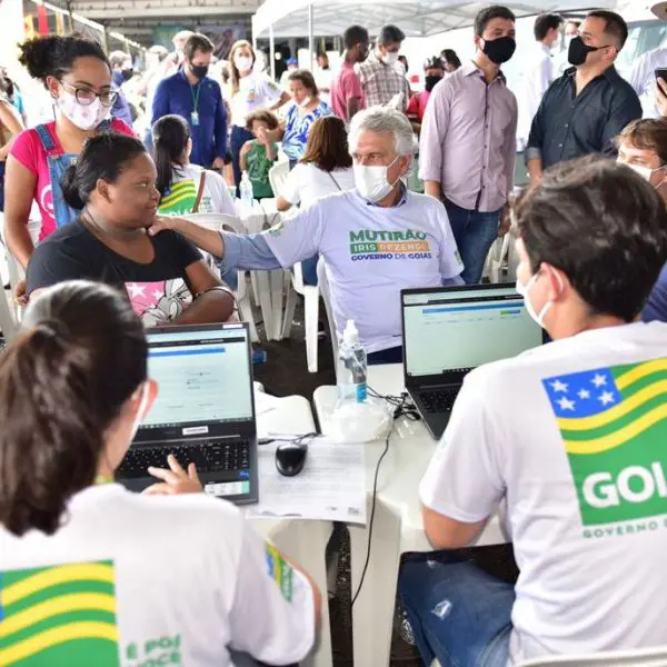 caiado no Mutirão_visita a estandes