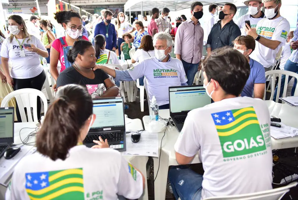 caiado no Mutirão_visita a estandes