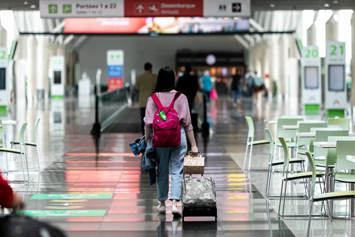 passageira no aeroporto