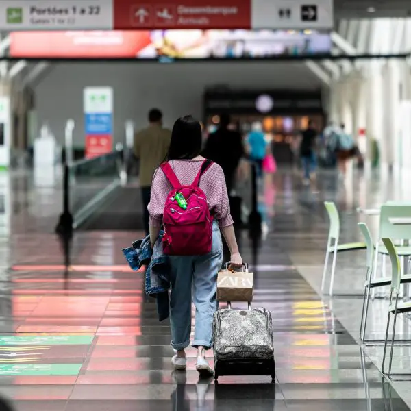 passageira no aeroporto