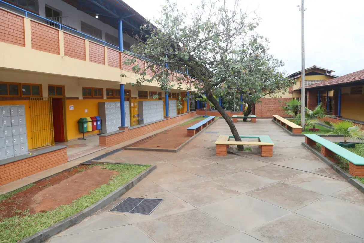 fachada de escola reformada