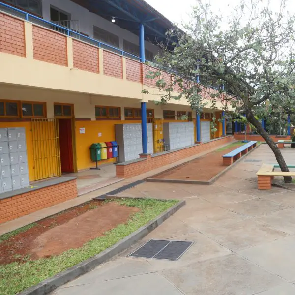 fachada de escola reformada