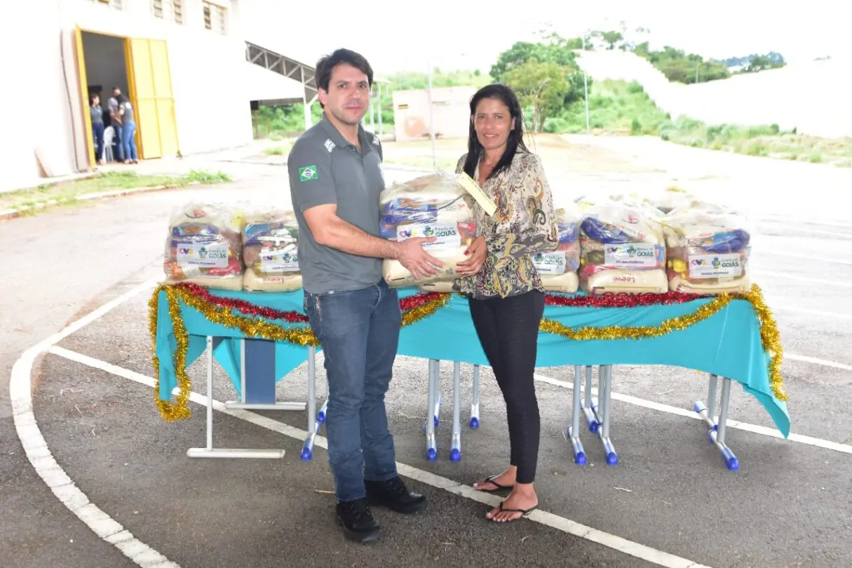 Seds entrega cestas básicas para famílias de socioeducandos