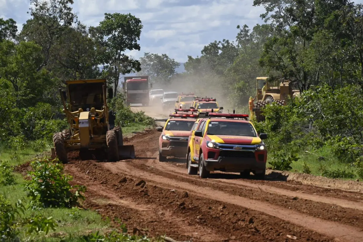 Operação Nordeste Solidário: máquinas reconstroem rodovia em cavalcante (Foto: Silvano Vital)