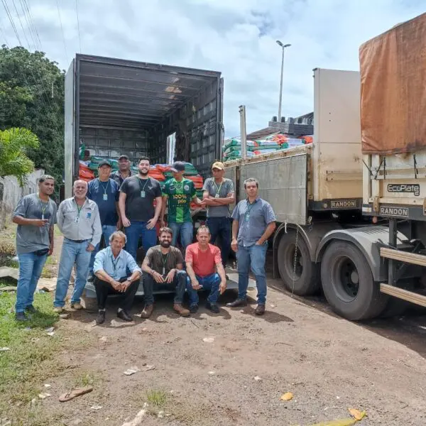 Carregamento de semente de milho segue para distribuição a agricultores familiares de Teresina de Goiás e região