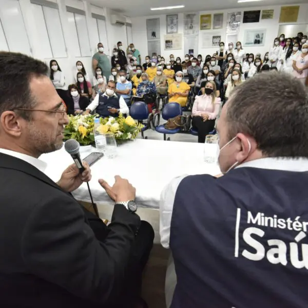 secretário da saúde na solenidade