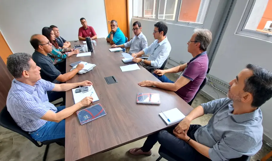 Reunião na Agrodefesa sobre gripe aviária