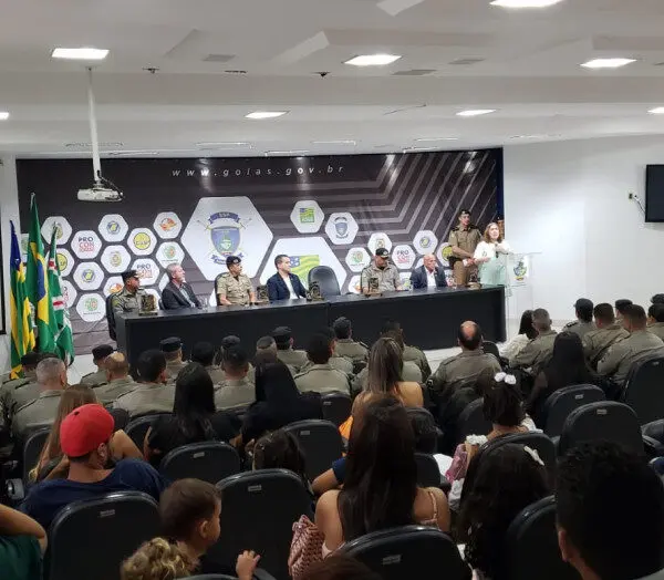 Formatura do primeiro Curso de Policiamento Escolar