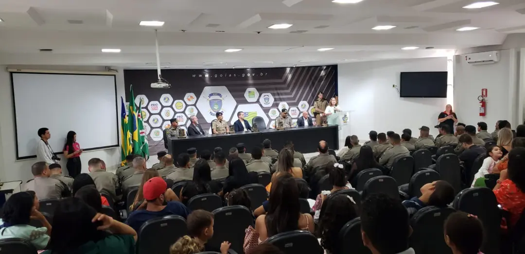 Formatura do primeiro Curso de Policiamento Escolar