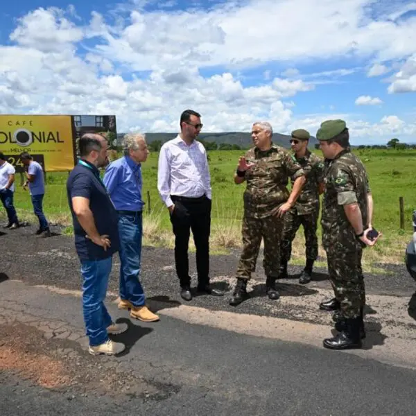 Goinfra e Exército vistoriam trecho da duplicação da GO-12 3