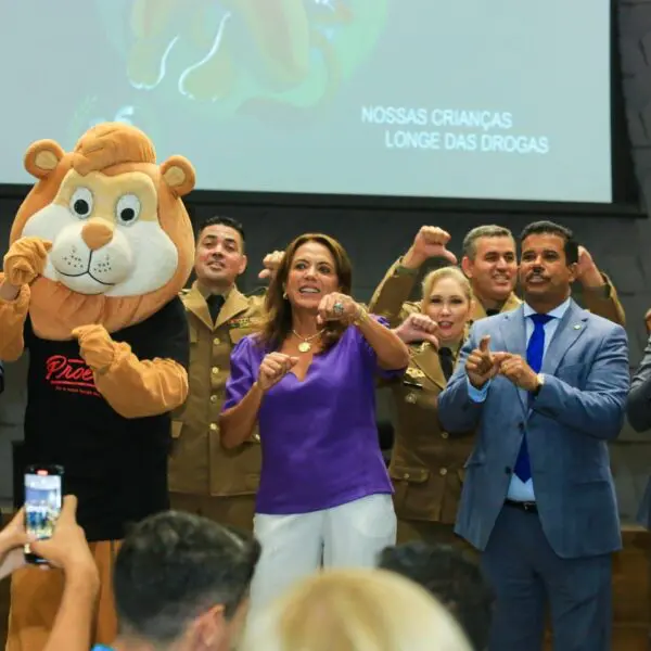 Gracinha Caiado celebra combate à criminalidade no aniversário de 25 anos do Proerd