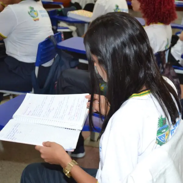 Redação Nota Mil prepara alunos da rede estadual para o Enem