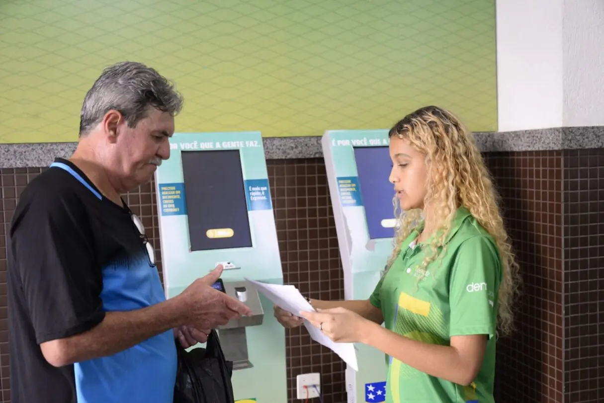 Jovens do Aprendiz do Futuro impulsionam o atendimento do Vapt Vupt