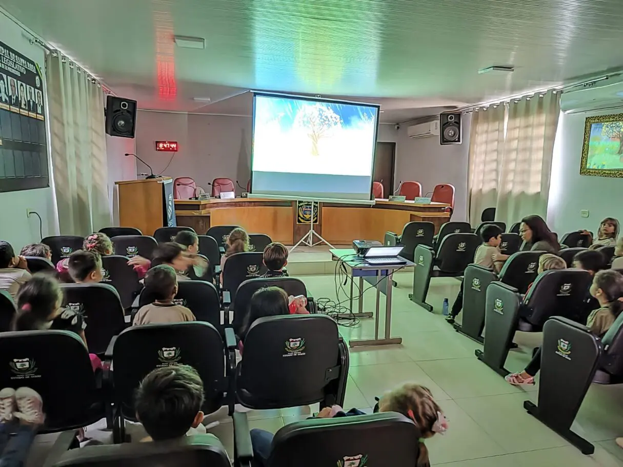 Exibição de filme do Cine Goiás Itinerante