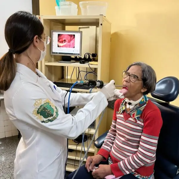 Crer realiza mutirão de exames preventivos de câncer de boca, laringe e garganta