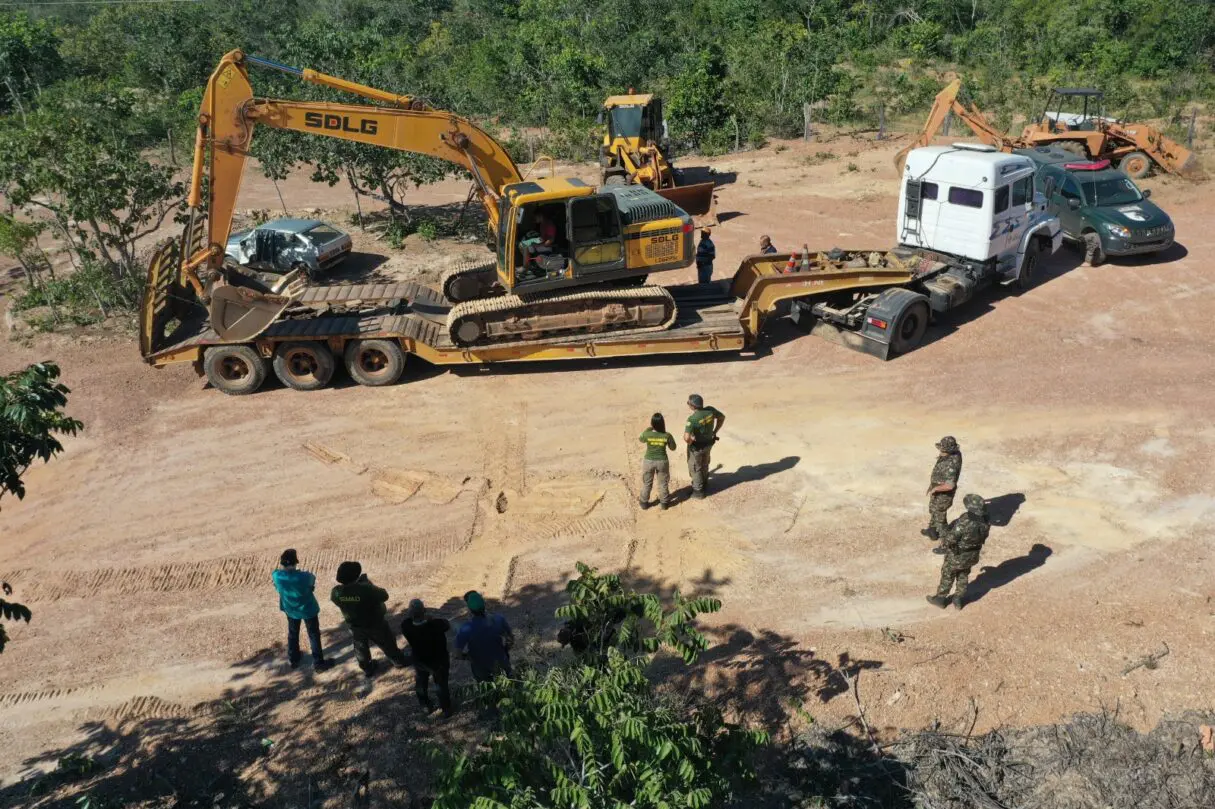 Fiscais fecham garimpo ilegal de ouro e aplicam multa de R$ 625 mil