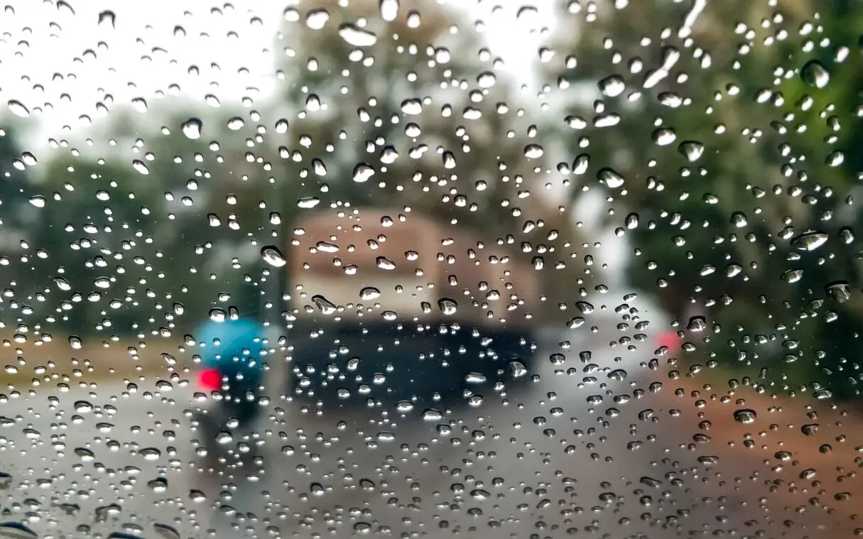 Feriado da Semana Santa deve ser de chuva em Goiás_chuva na estrada