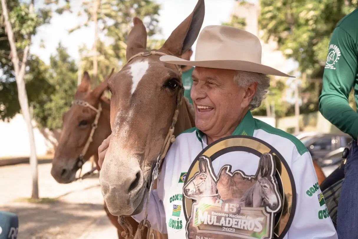 Caiado recebe cavaleiros da Pecuária de Goiânia