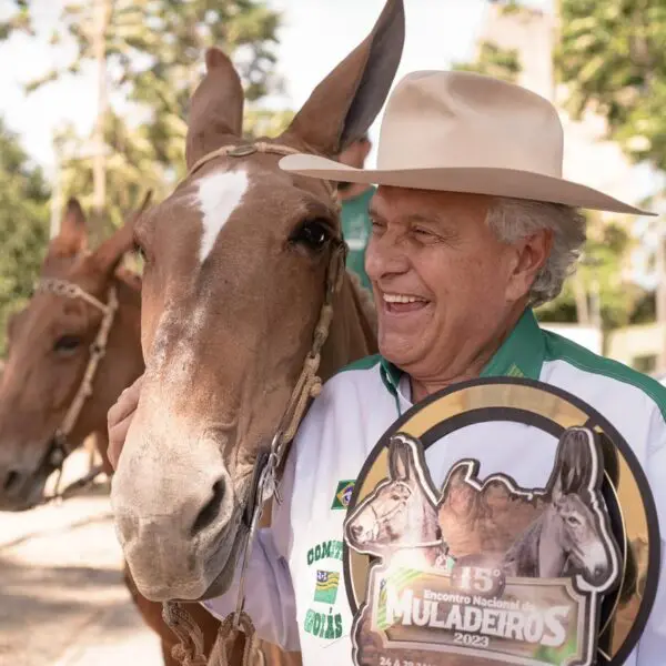 Caiado recebe cavaleiros da Pecuária de Goiânia