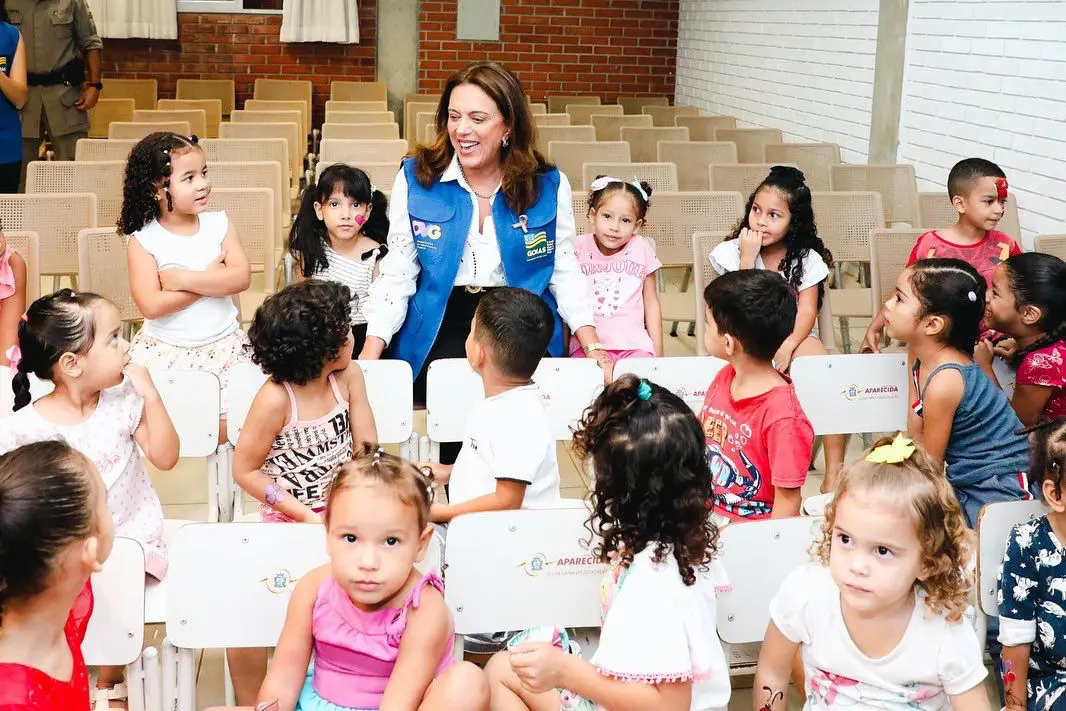 Gracinha leva benefícios à Creche Anjo da Guarda e recebe doação de alimentos