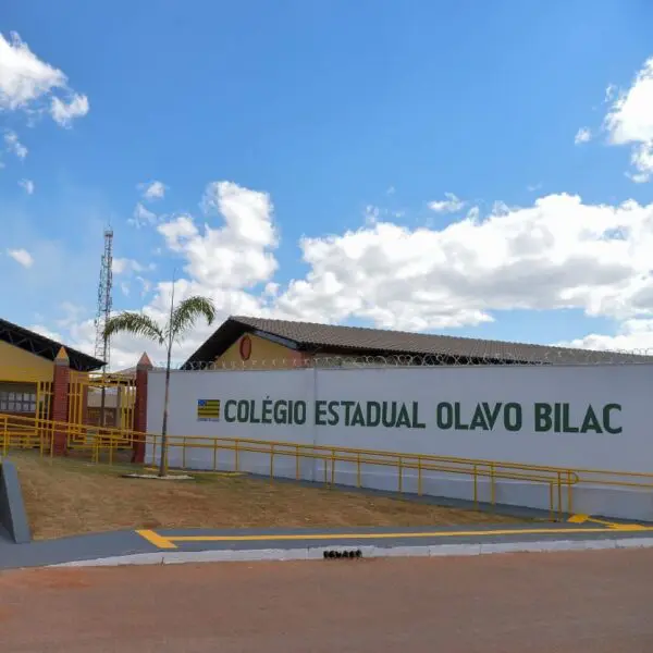 Caiado inaugura Escola Padrão Século XXI em Águas Lindas