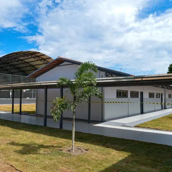 Caiado inaugura Escola Padrão Século XXI em Teresina de Goiás