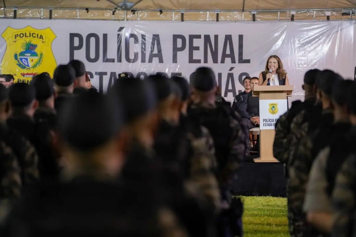 Gracinha Caiado participa de formatura de policiais penais