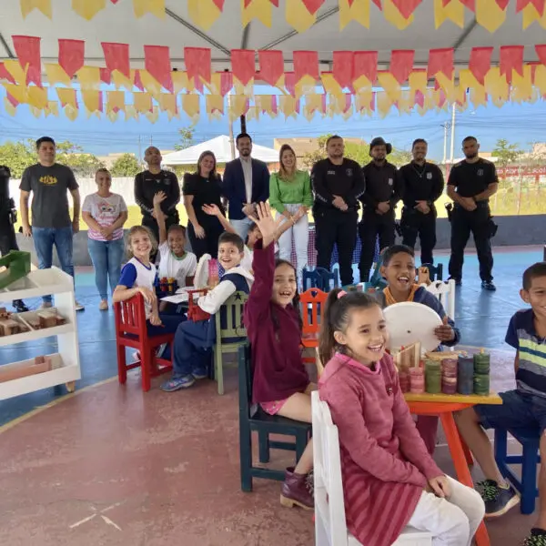 Polícia Penal entrega kits pedagógicos a escola municipal de Goiânia