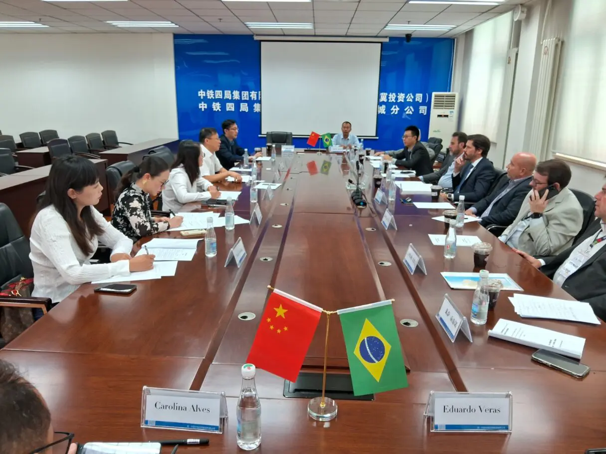 Reunião de integrantes da Missão goiana na China com empresários chineses