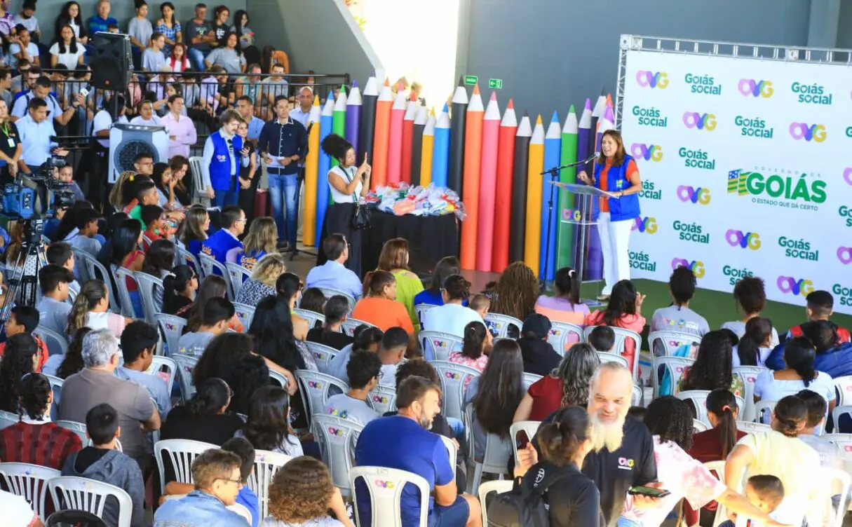 Goiás Social entrega roupas doadas pelo TJGO