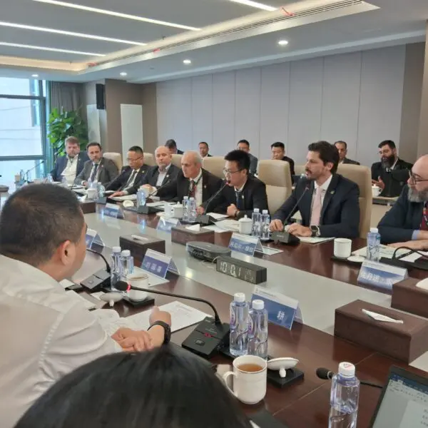 Na China, Daniel Vilela busca investimentos e tecnologia de energia