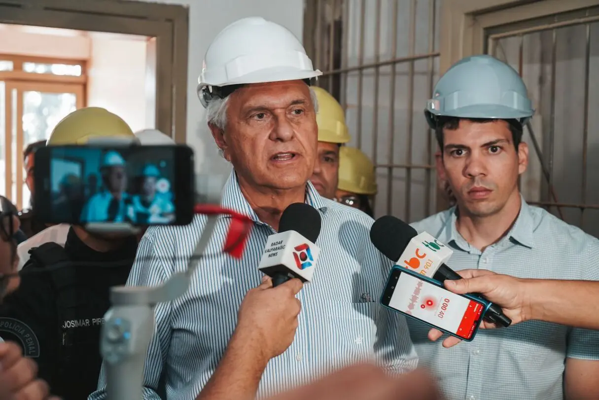 Caiado vistoria obras do novo presídio em Novo Gama