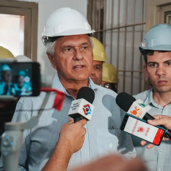 Caiado vistoria obras do novo presídio em Novo Gama