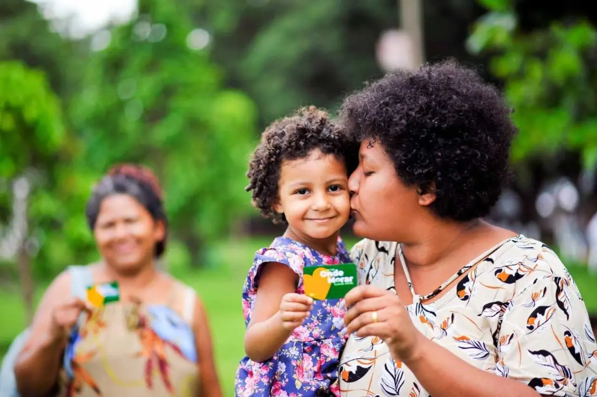 Família que recebeu cartão do Aluguel Social