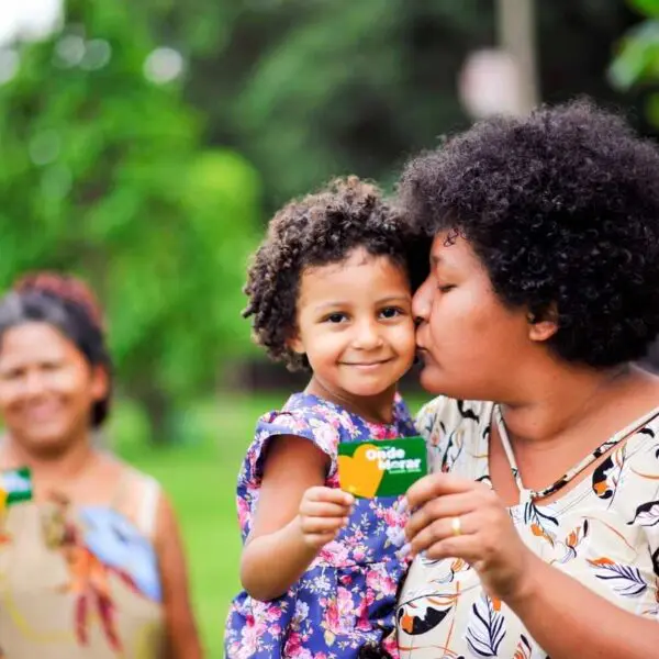 Família que recebeu cartão do Aluguel Social