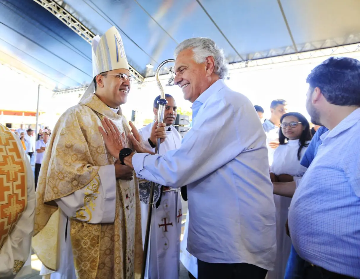 Governador Ronaldo Caiado acompanha romaria em Guarinos