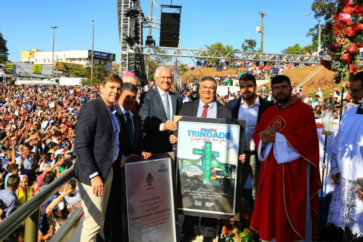 Caiado entrega o título de Capital da Fé a Trindade no encerramento da romaria